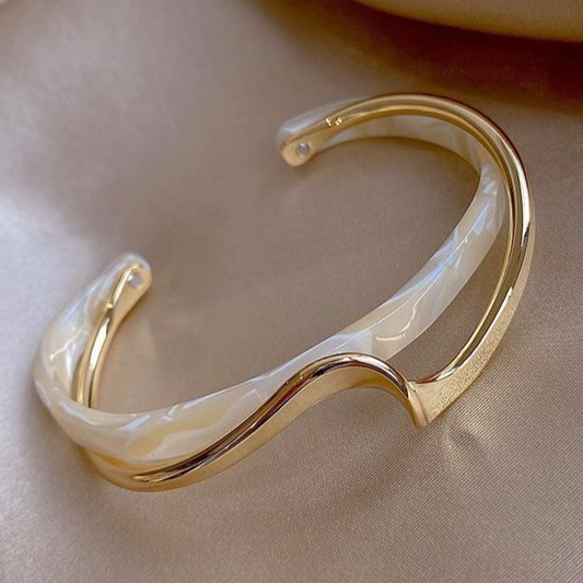 Bracelet Élégant avec Opale Blanche et Placage Or