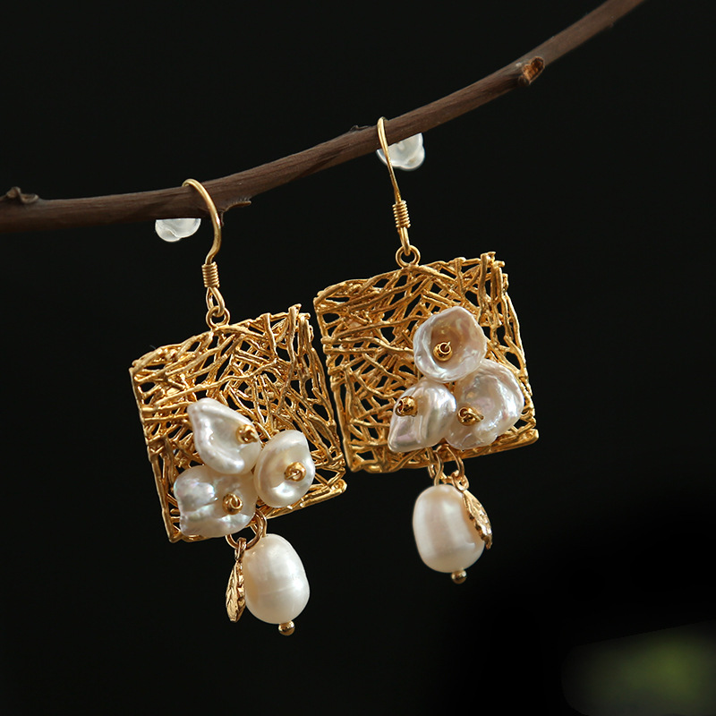 Boucles d'Oreilles Vintage Perles Blanches et Fleurs