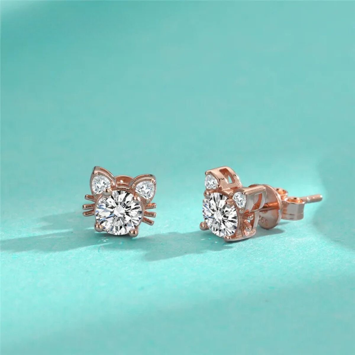 Boucles d'oreilles Fines Chat Moissanite Or Rose en Argent Sterling 925