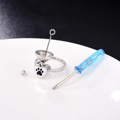 Bague Urne Commémorative pour Animal – Bijou de Souvenir Cœur Empreinte Patte